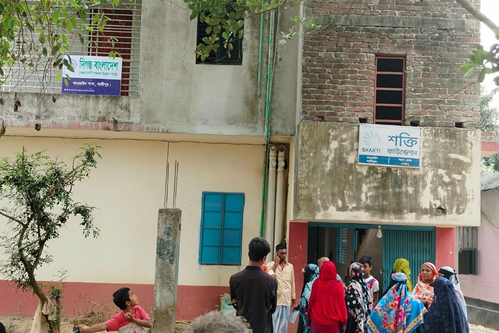 শ্রীপুরের ৩ ভূয়া এনজিও কর্মকর্তা আটক