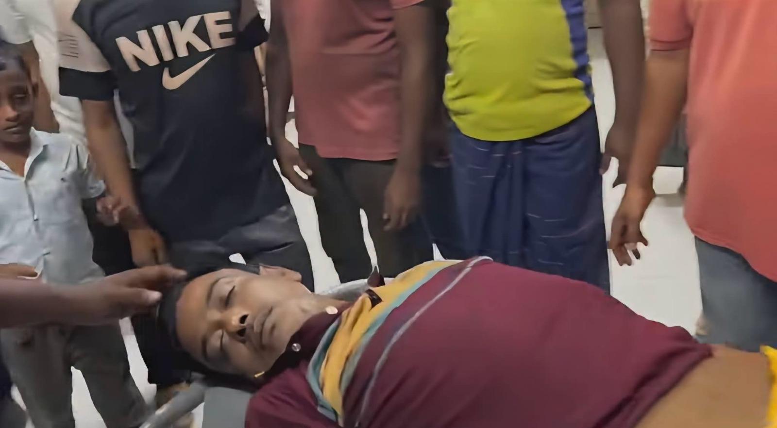 চুয়াডাঙ্গার ওসমানপুর গ্রামে পেঁয়াজু-আলুর চপ বিক্রেতা চয়নকে নির্যাতন করে হত্যার অভিযোগ