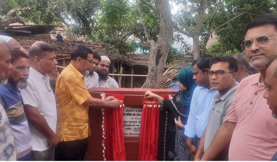 আদমদীঘির উথরাইল-বামনিগ্রাম সড়ক উন্নয়ন কাজের উদ্বোধন