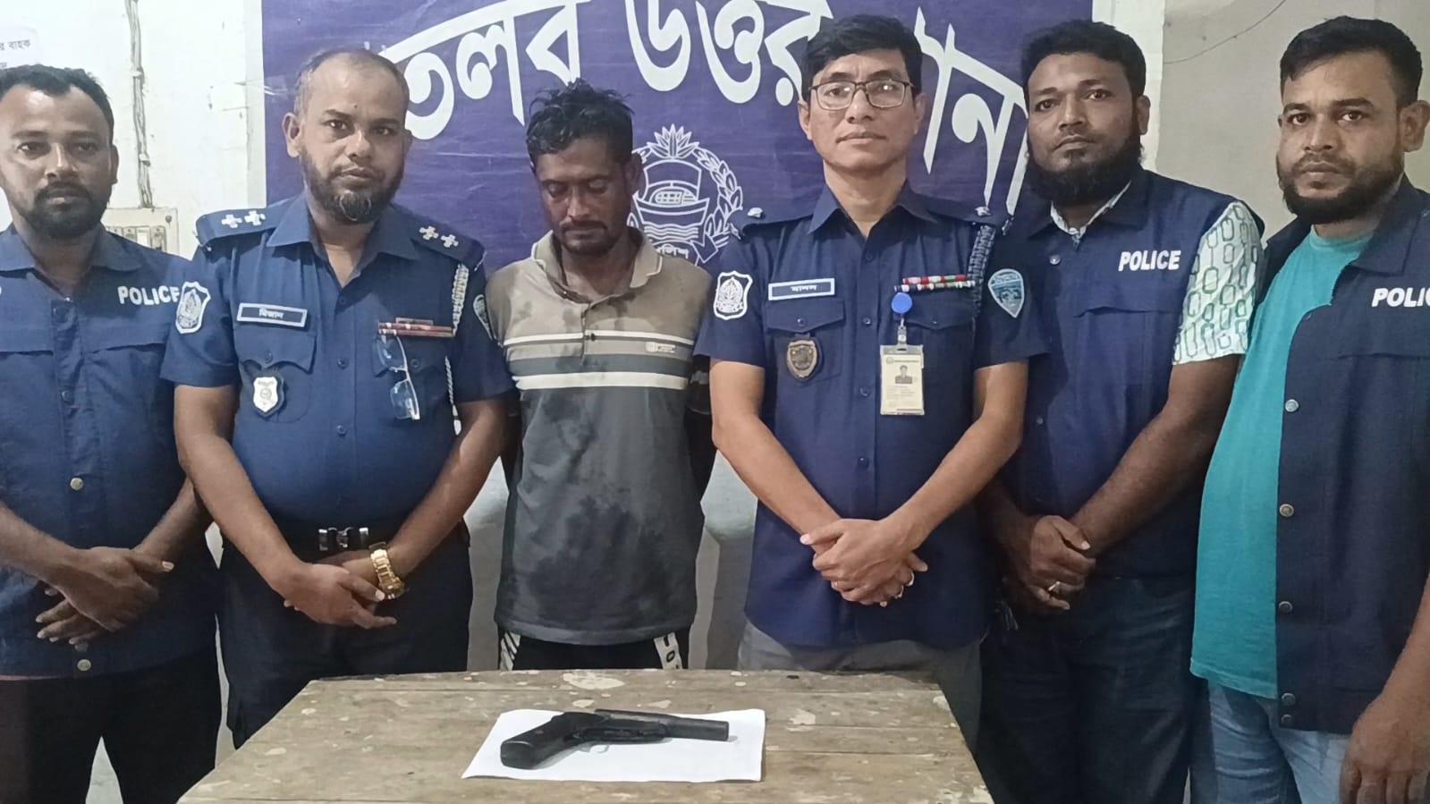 চাঁদপুরে যুবকের লুঙ্গির কোমরে মিলল শুটার গান